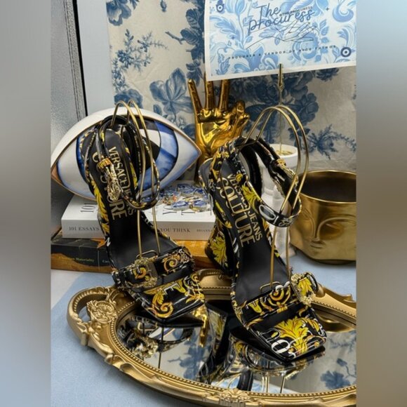 🆕 VERSACE JEANS COUTURE 🧿 NWOB Logo Couture Kirsten Heeled Sandals, Black Sz 8 - Picture 3 of 16